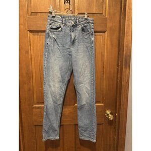 American Eagle mom jeans size 2 light blue with a little bit of distress skinny